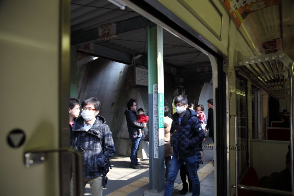 野岩鉄道龍王峡駅列車にて