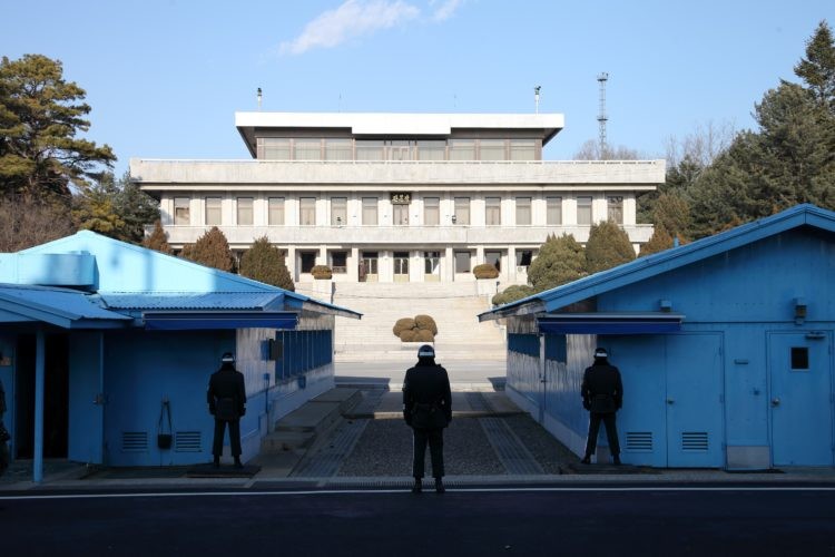韓国軍　国連軍　板門店　JSAジャケット 韓国DMZツアー：板門店・JSA】半世紀続く戦争最前線にある連絡所