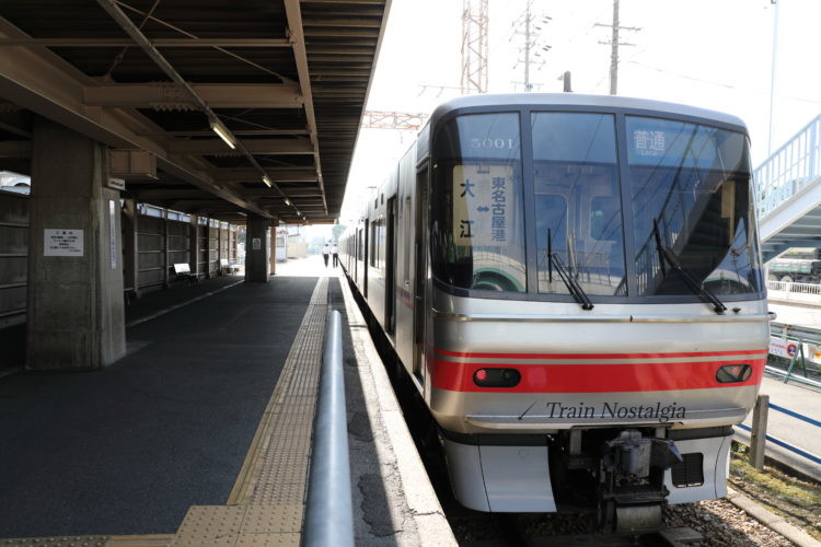 名鉄築港線東名古屋港駅ホームと列車